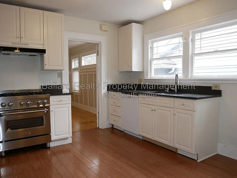 6235 22nd Ave NE — Photo 10