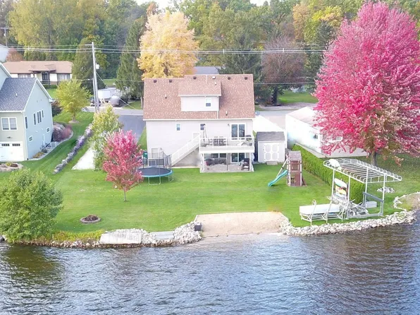 6343 Victoria Shore Dr, Laingsburg, MI 48848