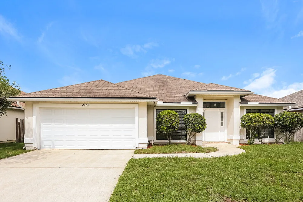 3 bed, 2.0 bath, 1865 sqft, $2,300 — Photo 1