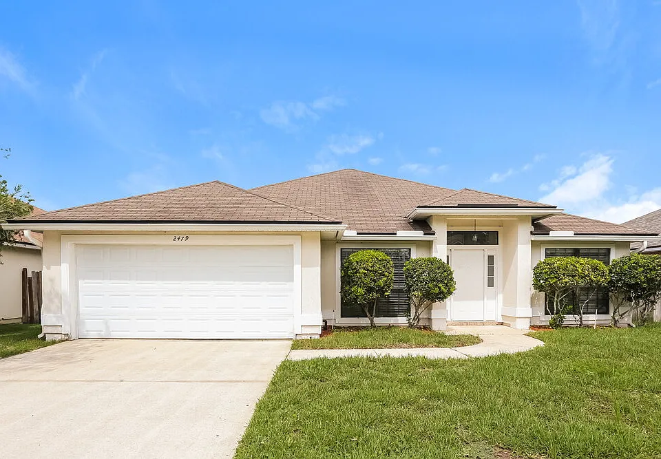 2479 Coachman Lakes Dr