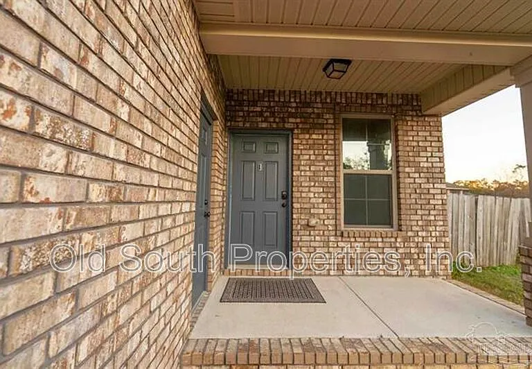 1060 Bretts Way — Photo 2