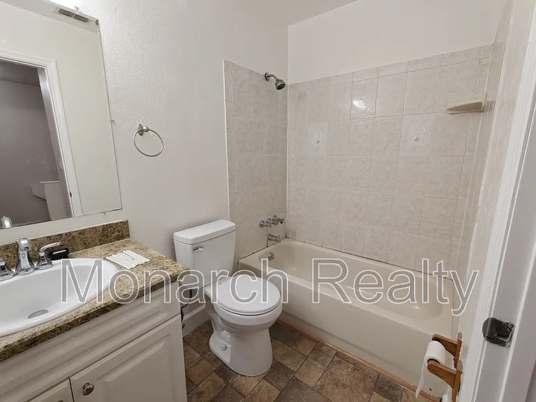 620 SW 10th Ln #4 — Photo 18