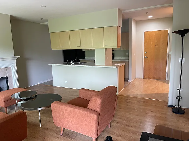 1222 Chicago Ave #402 — Photo 4