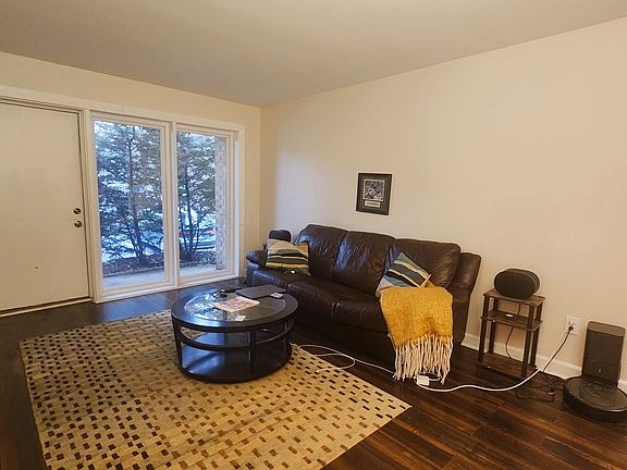 3rd image of 11923 Parklawn Dr