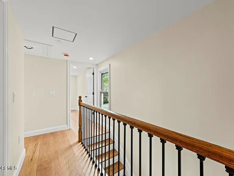 824 Dunlewy St — Photo 24