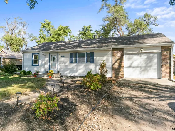 124 E Meigs St, Valley, NE 68064