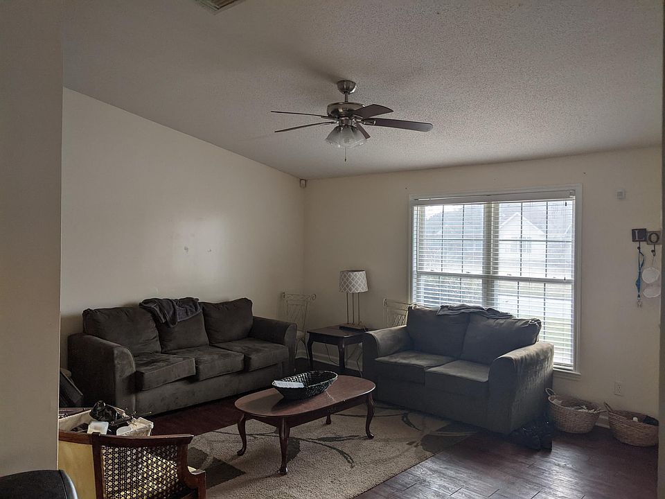 2nd image of 1324 Montego Ct