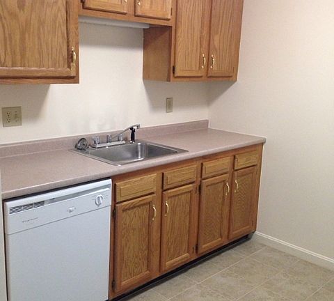 2nd image of 497-499 Silver St #499-204