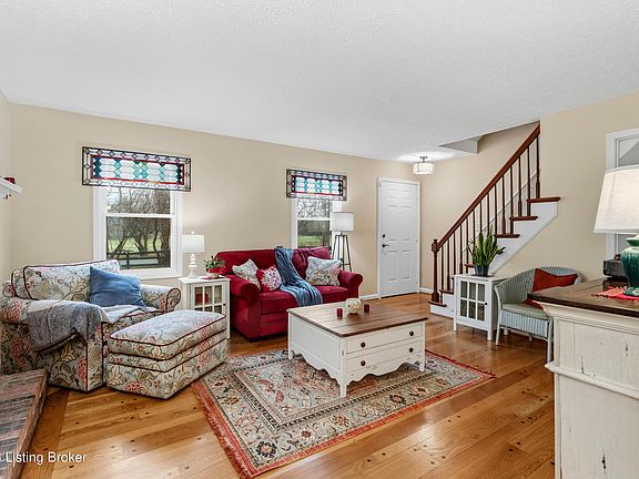 3rd image of 3004 Freys Hill Rd