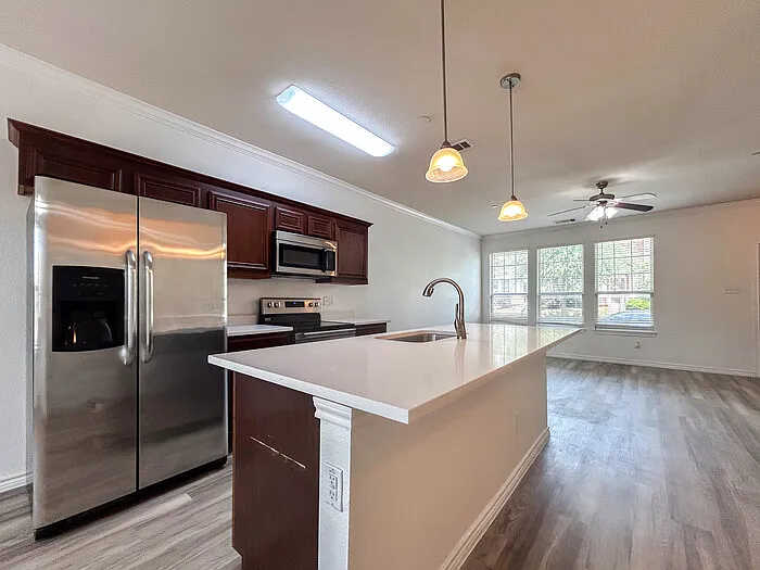 3 bed, 2.5 bath, 1474 sqft, $1,995 — Photo 4