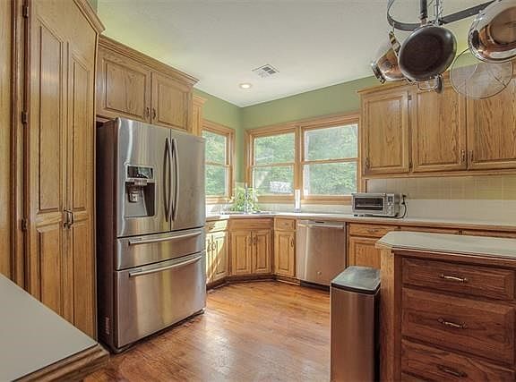 3rd image of 6713 Red Oak Dr