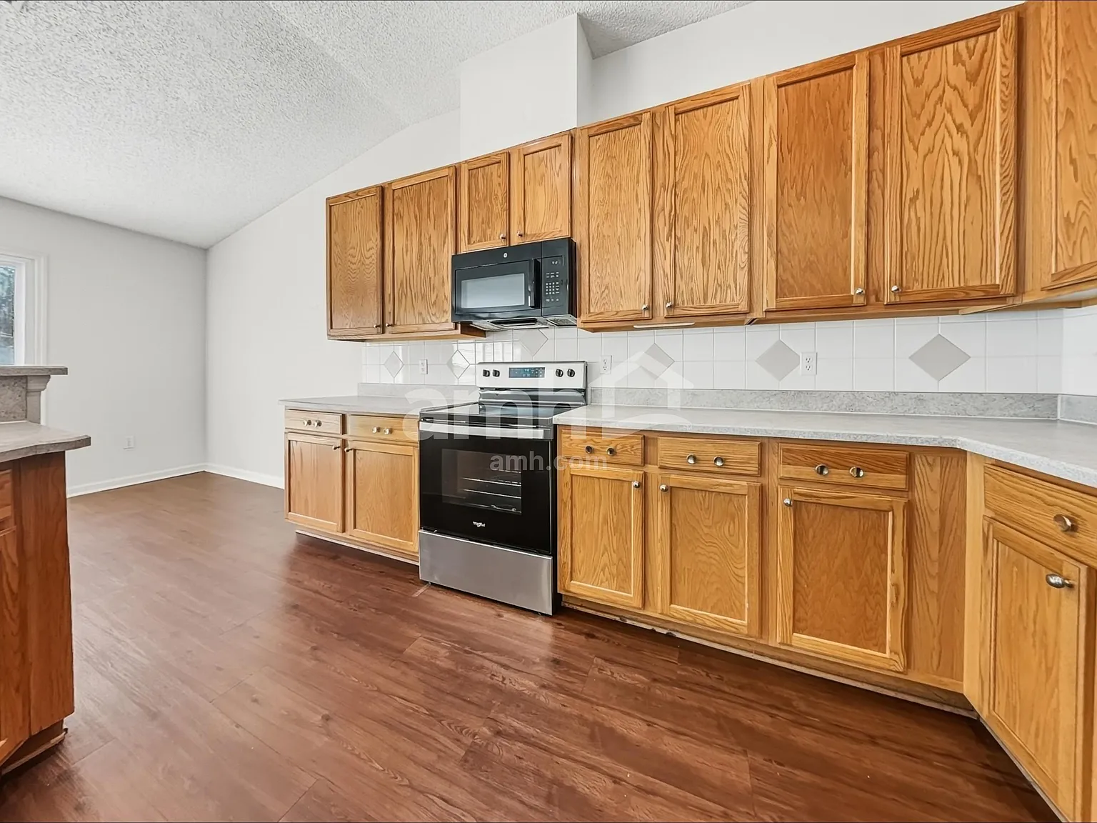4 bed, 2.0 bath, 2206 sqft, $2,210 — Photo 3