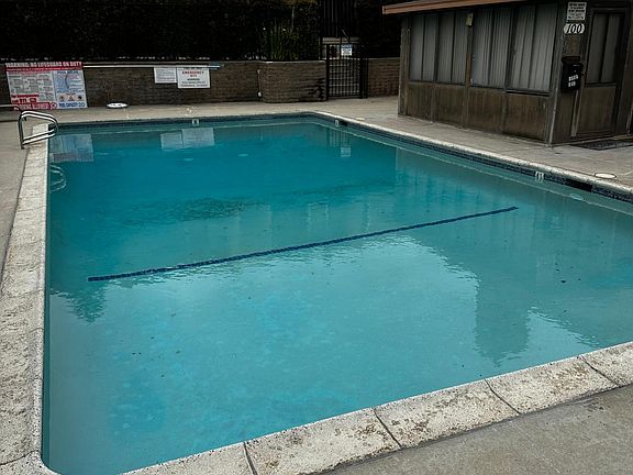 3rd image of 3422 Maricopa St #101