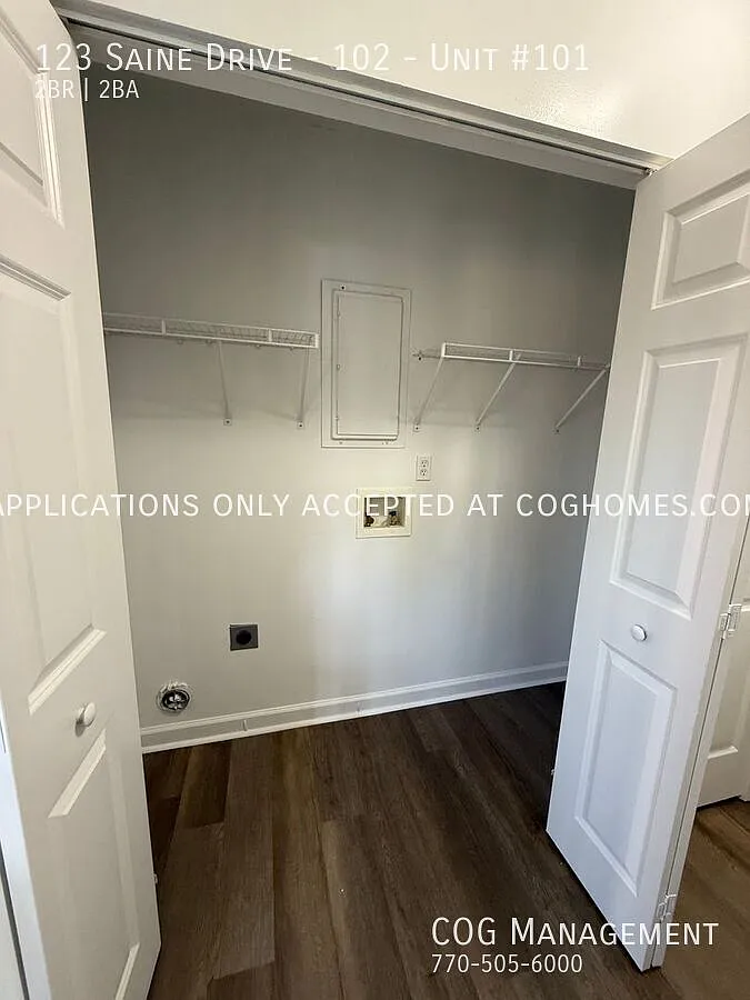Condominium Located Near Marietta Square — Photo 3