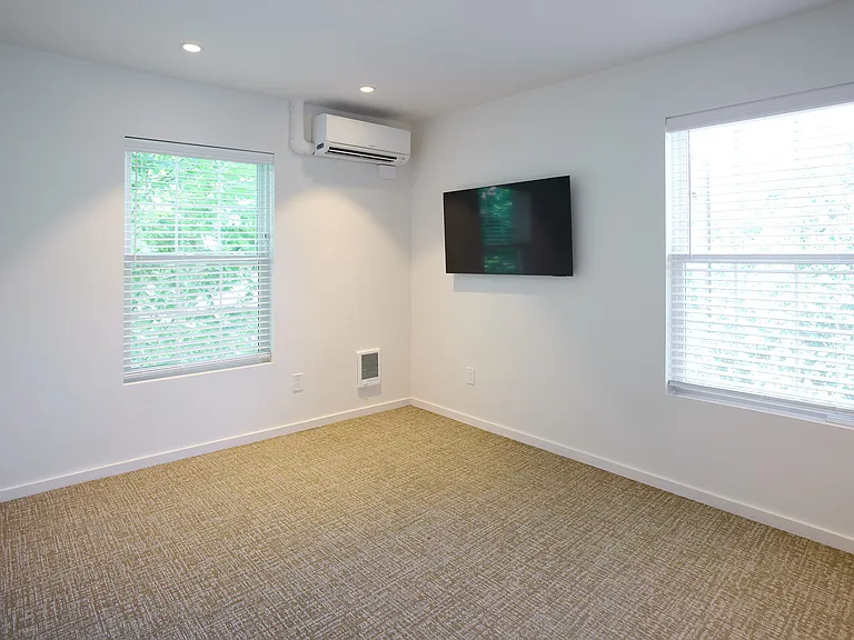 784 Farmington Ave — Photo 30