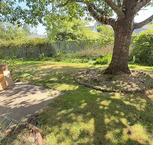 1545 Fetters Loop — Photo 3