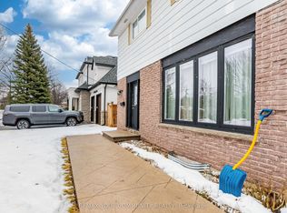 2202 Bridge Rd, Oakville, ON L6L 2G3