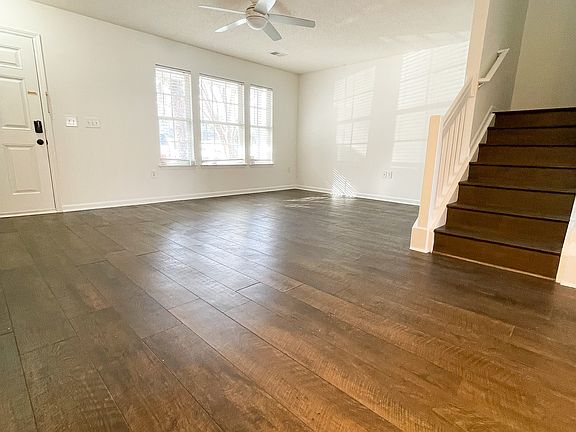 4th image of 201 Yellow Hawthorn Cir