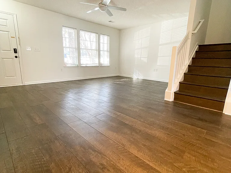 201 Yellow Hawthorn Cir — Photo 4