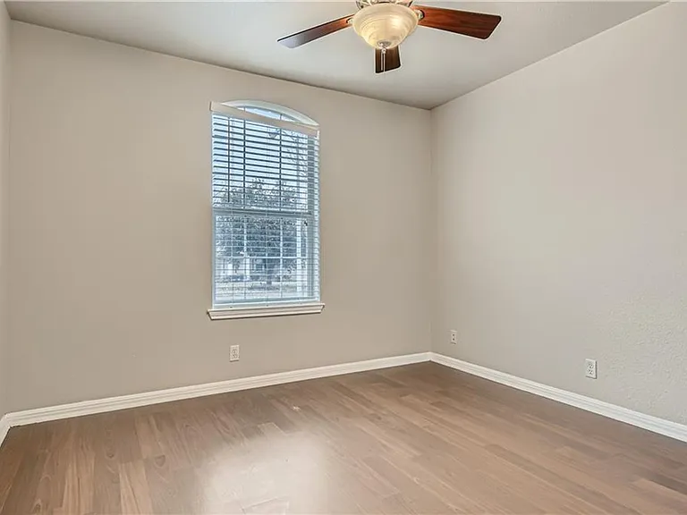 113 Cassandra Dr — Photo 14