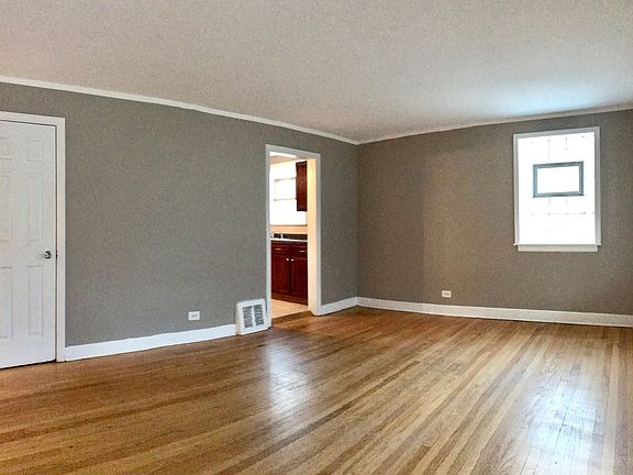 4th image of 10153 S Bensley Ave