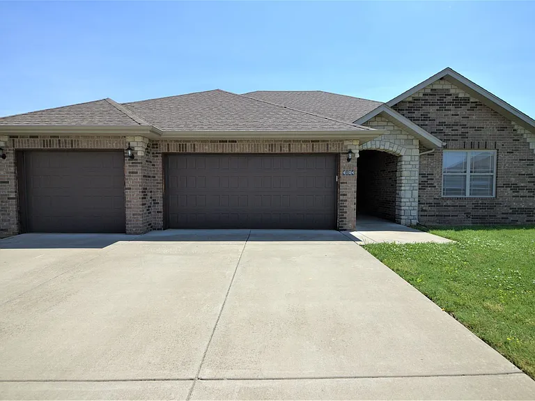 4104 N Grassland Dr — Photo 2