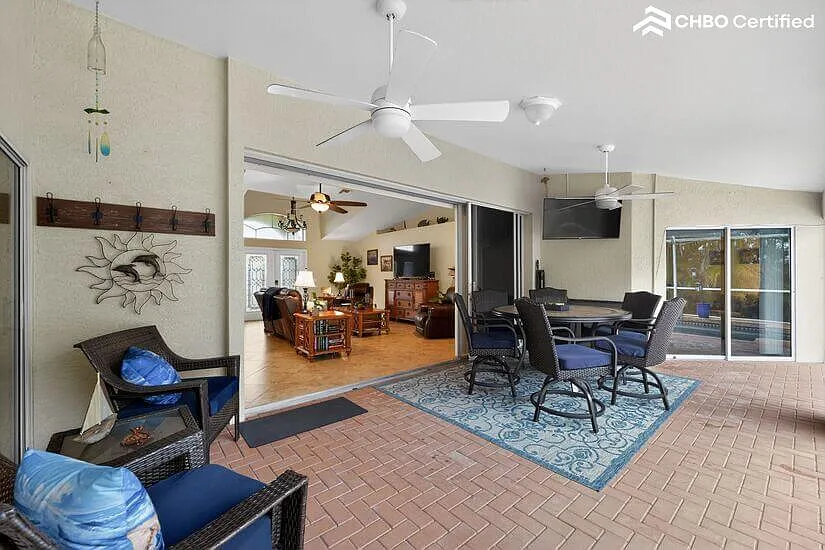 4BR Florida Oasis w Private Pool — Photo 4