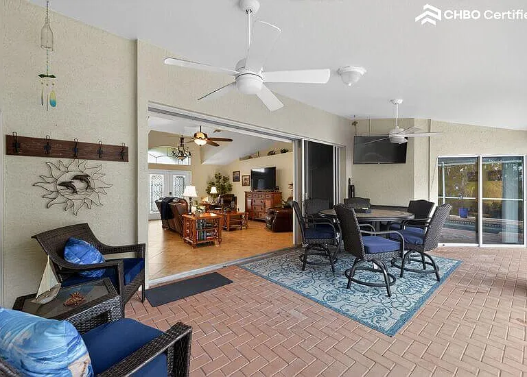 Outdoor Lounge