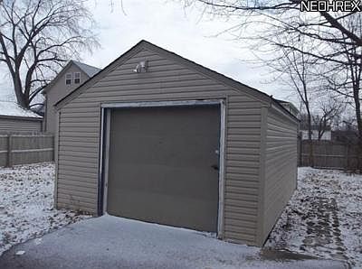 3rd image of 245 N Main St