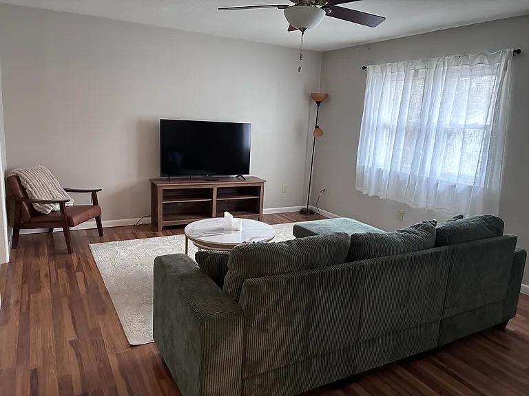 1026 N Jefferson St #B — Photo 3