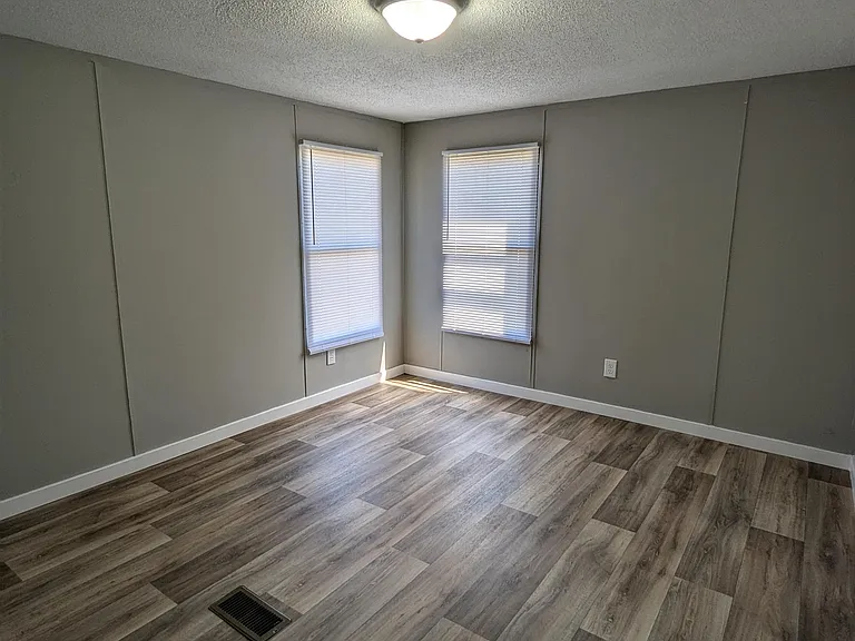 154 Callaway Ln — Photo 16