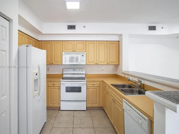 6861 SW 44th St APT 109, Miami, FL 33155