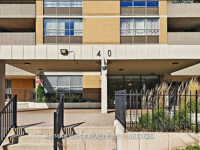 40 Panorama Ct #106 — Photo 2