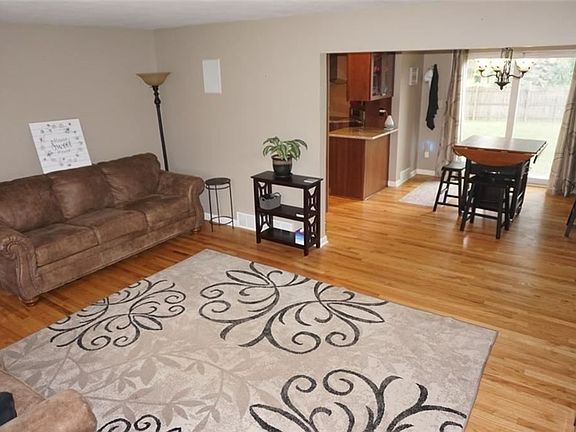 3rd image of 4943 Driftwood Dr
