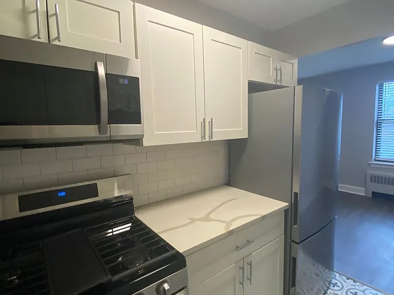 Renovated Studios, 1, & 2 bed apartments! — Photo 18