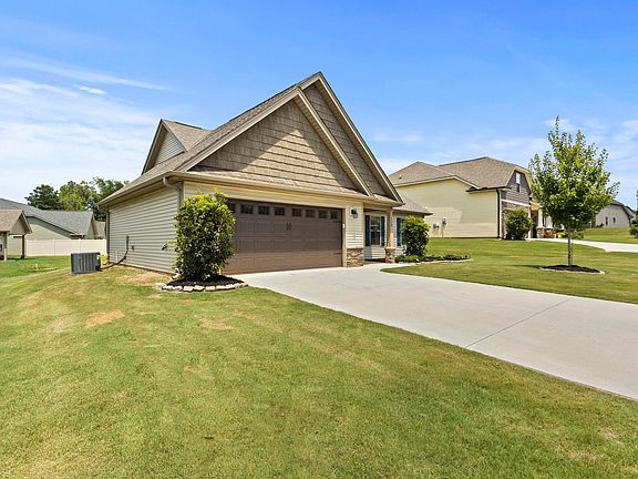 3rd image of 118 Windstone Dr