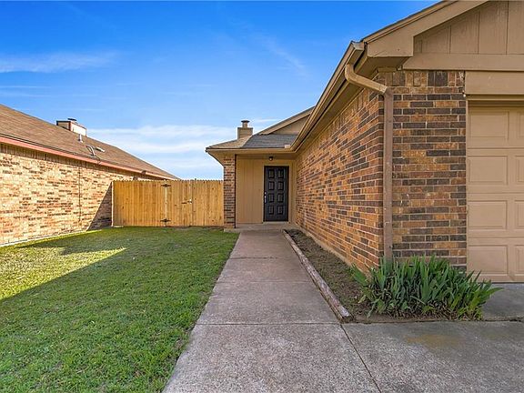 3rd image of 2603 Butterfield Dr