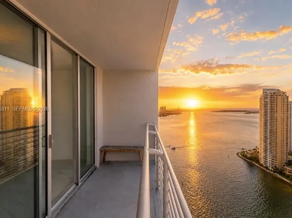 325 Biscayne Blvd, Miami, FL