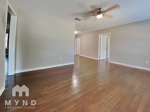4th image of 606 E University Ave