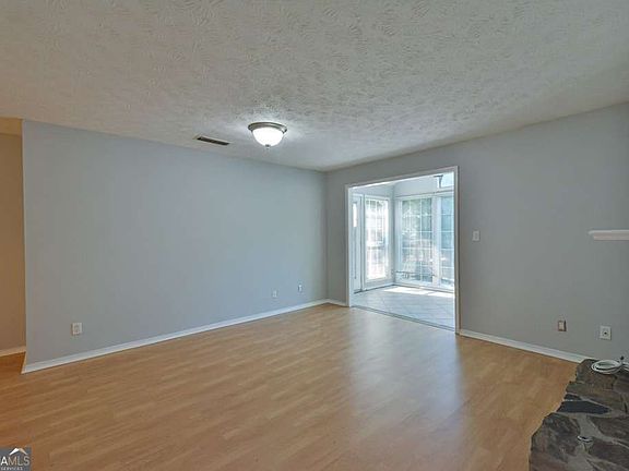 4th image of 1904 Country Park Dr SE