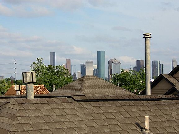 Immaculate view of the downtown skyline from the roof top terrace