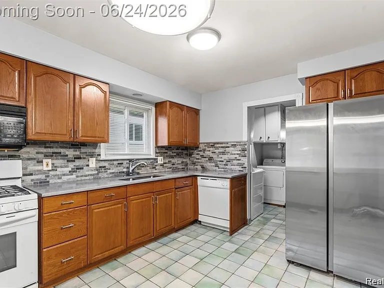 323 N Campbell Rd — Photo 7