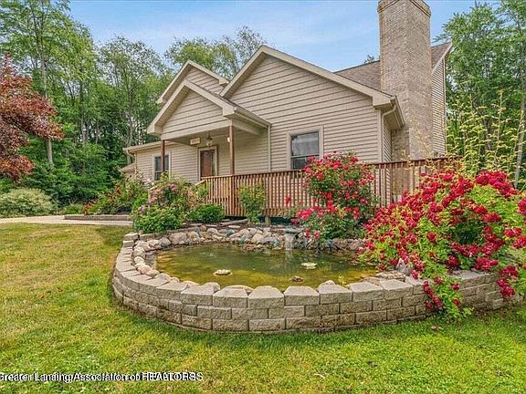 5th image of 2151 Theresa Ave