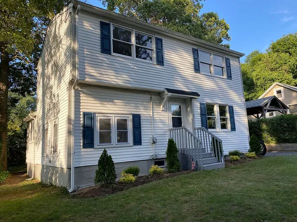 9 King Rd, Sound Beach, NY 11789