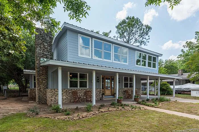 305 Riverside Dr
