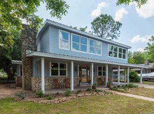 305 Riverside Dr, Kingsland, TX 78639