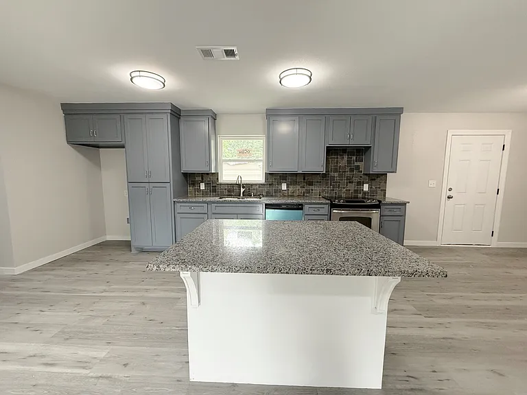 2894 Alice St — Photo 2