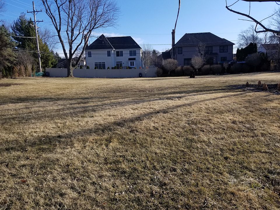 1st image of 833 W Hillside St