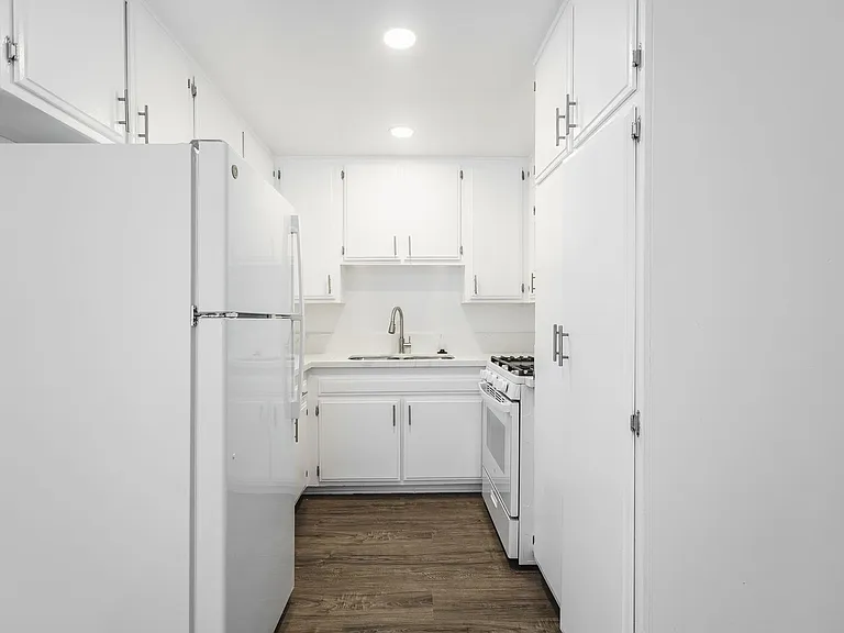 18407 Dearborn Street — Photo 57