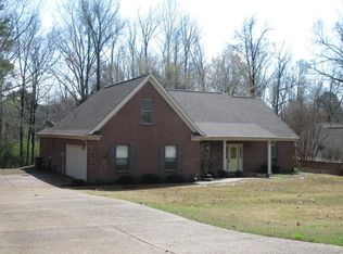 10037 Lacey Dr, Olive Branch, MS 38654
